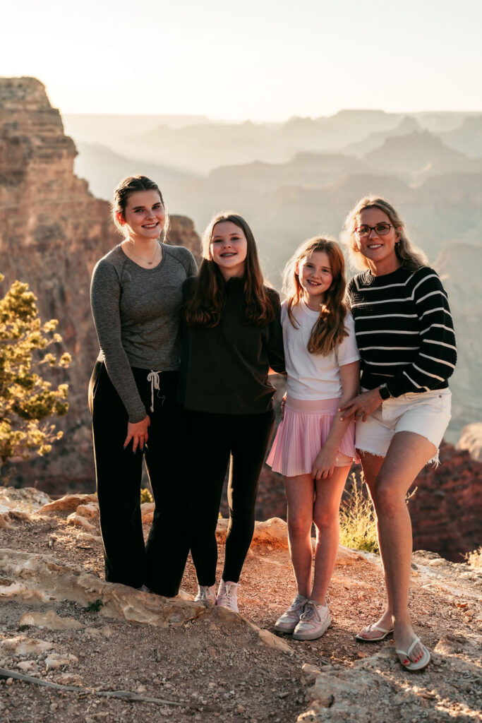 family portrait photography overlooking the Grand Canyon