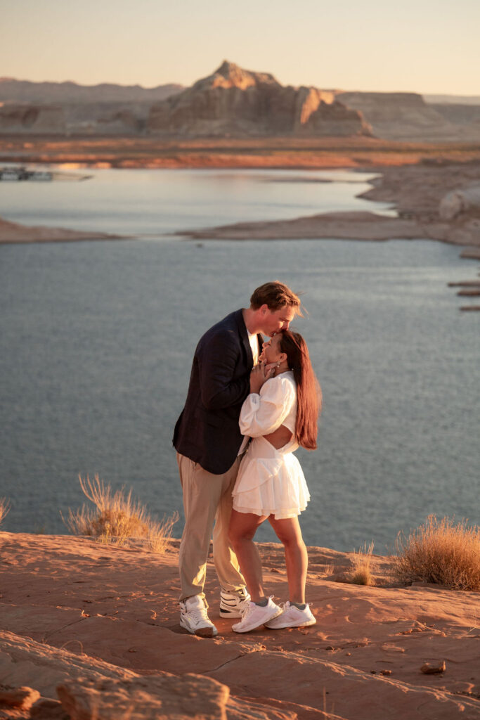 couple kiss by the water