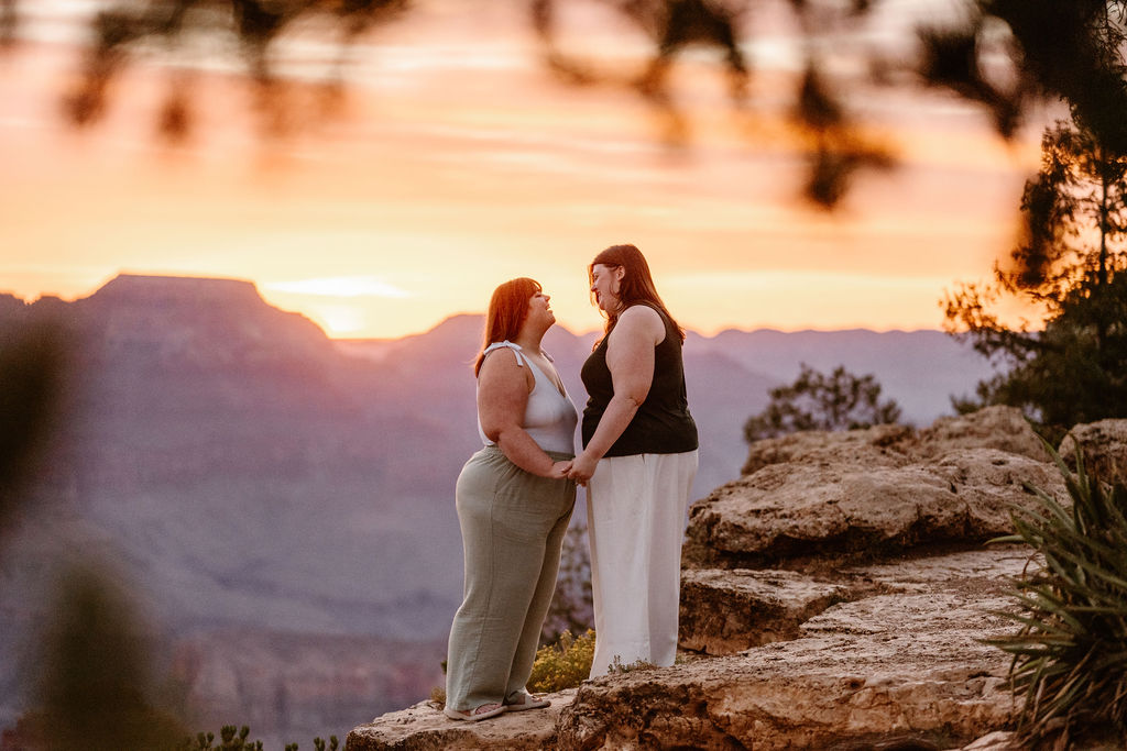 couple stands on Grand Canyon overlook